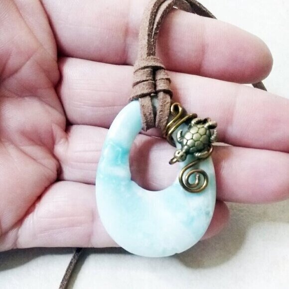 Gorgeous Wire Wrapped Sea Turtle Pendant + Vegan Suede Cord - Possibly Larimar! - Picture 3 of 10